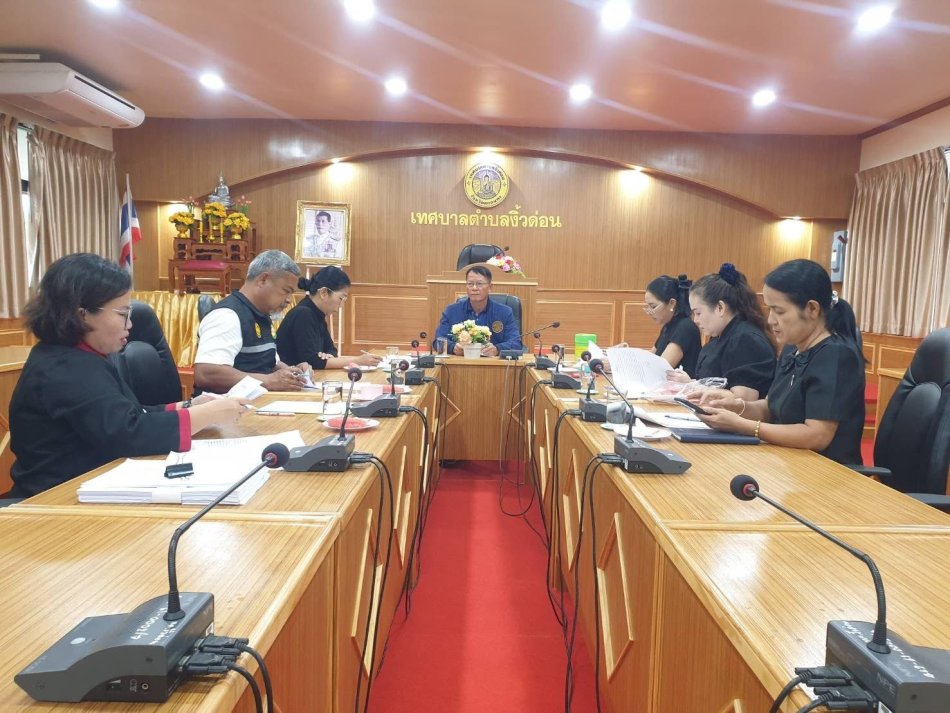 นายกเทศมนตรีตำบลงิ้วด่อน ร่วมประชุมคณะกรรมการจัดทำแผนอัตรากำลัง ๓ ปี ประจำปีงบประมาณ พ.ศ. ๒๕๗o - ๒๕๗๒ 