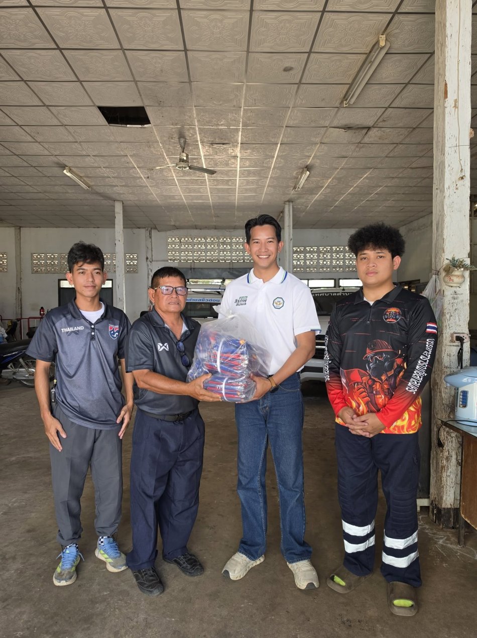 เทศบาลตำบลงิ้นด่อน​ ขอขอบพระคุณท่านสิรภพ​ ​สมผล​ สมาชิกสภาผู้แทนราษฏร​ เขต​1 มอบเสื้อโปโลแขนยาว  สนับสนุนการปฏิบัติงานของหน่วยกู้ชีพ-กู้ภัย  เทศบาลตำบลงิ้วด่อน