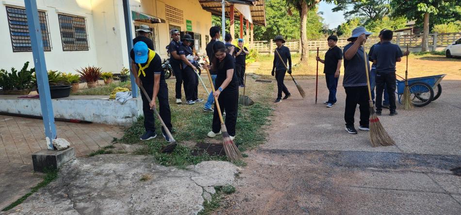 เทศบาลตำบลงิ้วด่อน​ จัดกิจกรรมวัน Kick Off หรือ วัน D-Day หรือ วัน Big Cleaning Day เพื่อขับเคลื่อนนโยบาย Sakon Nakhon Go Clean and Green จังหวัดสกลนครต้องสะอาดภายใน 2 เดือน โดยดำเนินการจัดกิจกรรมพัฒนาปรับปรุงภูมิทัศน์ ทำความสะอาด และตัดหญ้า บริเวณด้านหน้าอาคารสำนักงานเทศบาลตำบลงิ้วด่อน อำเภอเมืองสกลนคร  จังหวัดสกลนคร