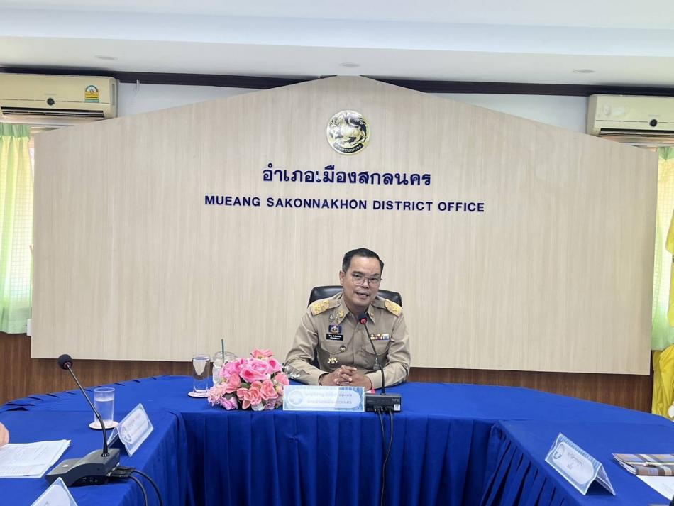 นายถนอม​ สมผล​ นายก​เทศมนตรี​ตำบลงิ้วด่อน​ มอบหมายให้พันตรีระเวียง​ ฤทธิธรรม​ รองนายก​เทศมนตรี​ตำบลงิ้วด่อน​  เข้าร่วมประชุมการจัดทำผ้าป่าสามัคคีเพื่อสมทบสร้างบ้านตุ้มโฮมปันสุขจังหวัดสกลนคร​ ณ​ ห้องภูผาแด่น​ ชั้น​ 3