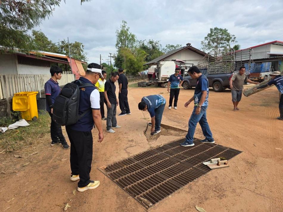 กองช่างเทศบาลตำบลงิ้วด่อน​ ออกดำเนิน การเทผิวจราจรปรับปรุงถนนคอนกรีต ที่ชำรุดภายในหมู่บ้าน เพื่อบรรเทาความเดือดร้อน​ หมู่ที่ 1 และ หมู่ที่ 6
