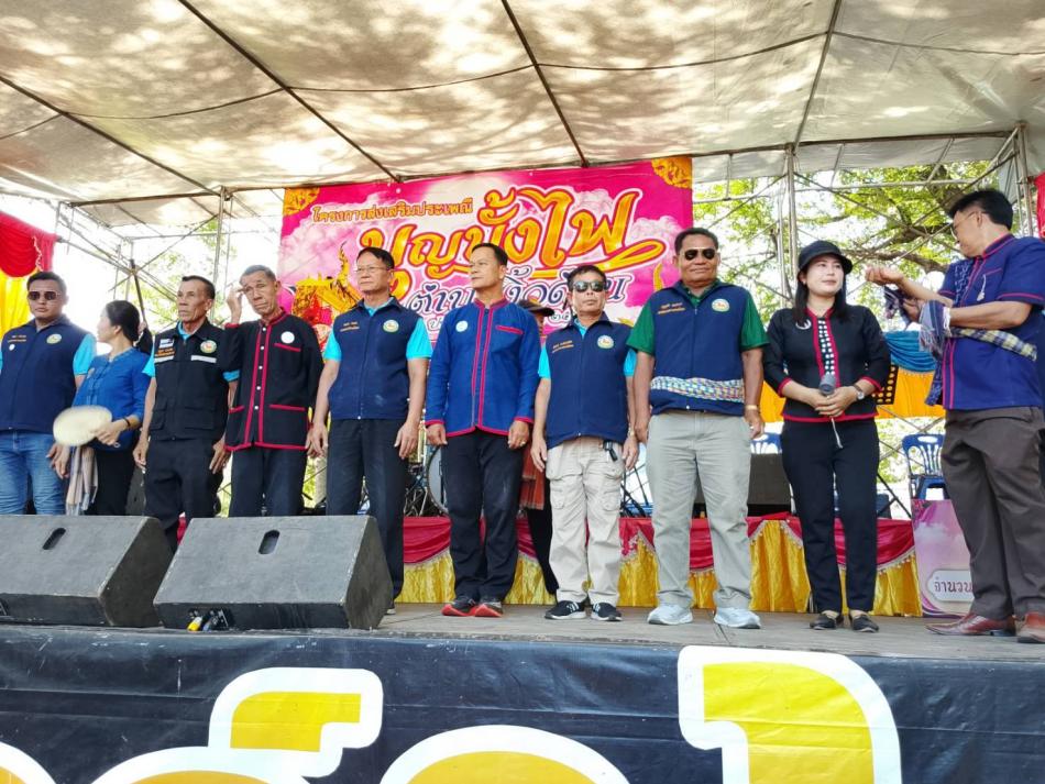 นายถนอม​ สมผล​ นายกเทศมนตรีตำบลงิ้วด่อน พร้อมด้วยนายดำรงค์รักษ์​  ราชราชา​ ประธานสภาวัฒนธรรมตำบลงิ้วด่อน​ คณะผู้บริหาร​  ประธานสภาและสมาชิกสภาเทศบาลตำบลงิ้วด่อนผู้นำชุมชน​ ร่วมเปิดงานประเพณีบุญบั้งไฟ​ ประจำปี​ 256