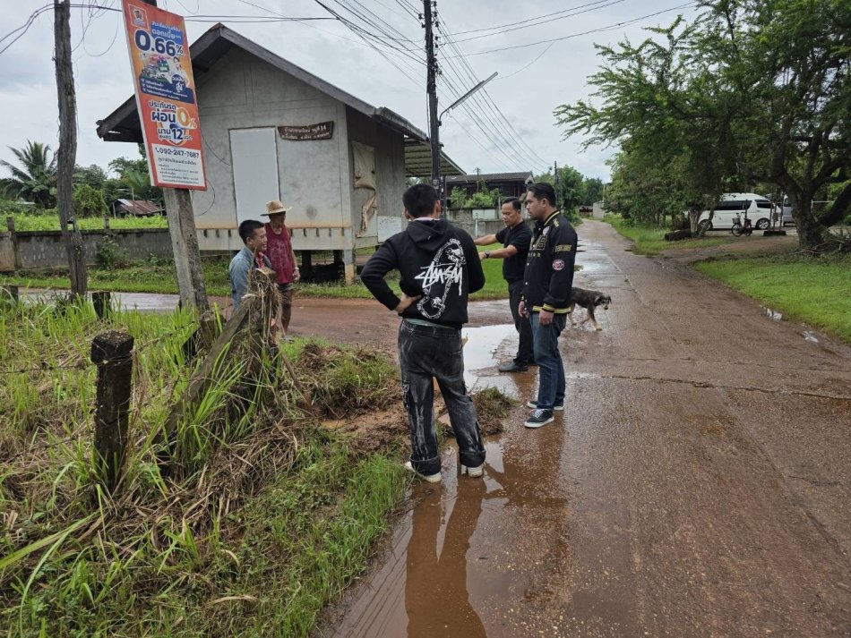 นายถนอม  สมผล นายกเทศมนตรีตำบลงิ้วด่อน มอบหมายให้พันตรีระเวียง  ฤทธิธรรม รองนายกเทศมนตรีตำบลงิ้วด่อน ลงพื้นที่ดำเนินการแก้ไขปัญหาน้ำประปาไม่ไหลที่เกิดจากตะกอนอุดตัน ณ บ้านกกกอกใหม่ หมู่ที่ 14