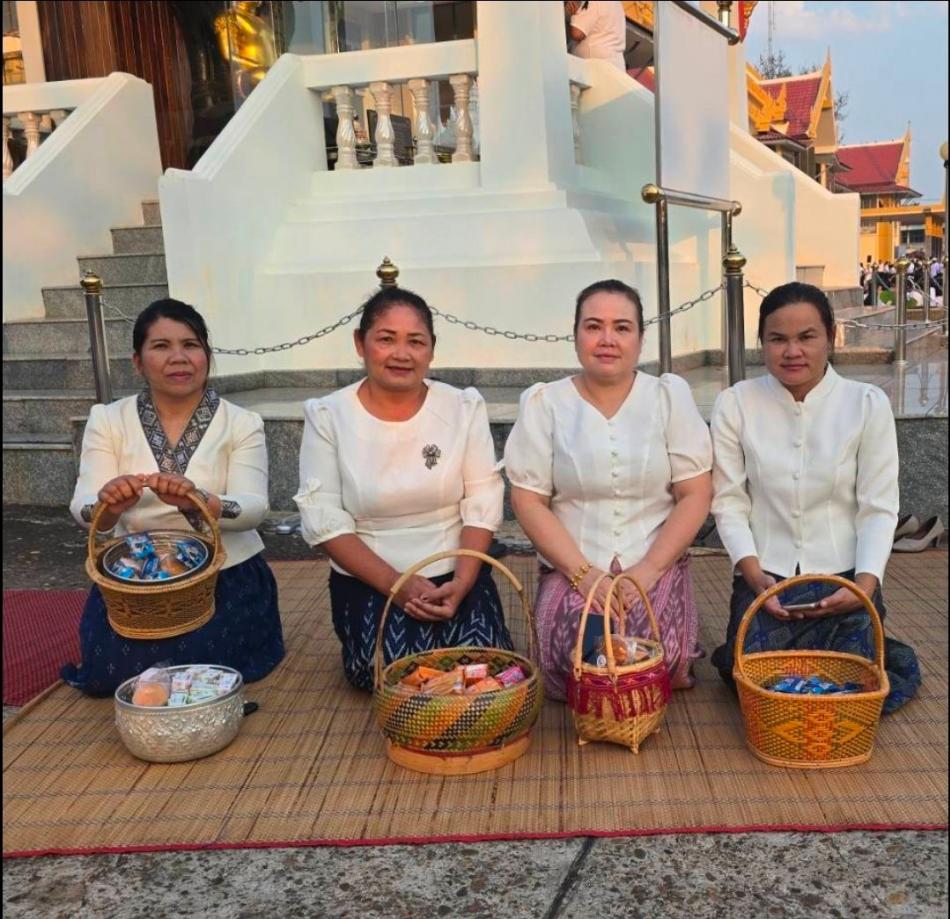 กองการศึกษา​เข้าร่วมกิจกรรมพิธีทำบุญตักบาตรและพิธีถวายภัตตาหารเช้าแด่พระภิกษุสงฆ์​ ณ บริเวณศาลากลางจังหวัดสกลนคร