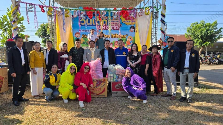 นายถนอม​ สมผล​ นายกเทศมนตรีตำบลงิ้วด่อน​ มอบหมายให้พันตรีระเวียง​ ฤทธิธรรมรองนายกเทศมนตรี​ นายปิยะ​ โคตรผาย รองนายกเทศมนตรี​ นายดำรงค์รักษ์​ ​ราชราชา​ กำนันตำบลงิ้วด่อน​ พร้อมเจ้าหน้าที่เทศบาลตำบลงิ้วด่อน​ สมาชิกสภาเทศบาลเปิดงานวันเด็กแห่งชาติของเทศบาลตำบลงิ้วด่อน​ 