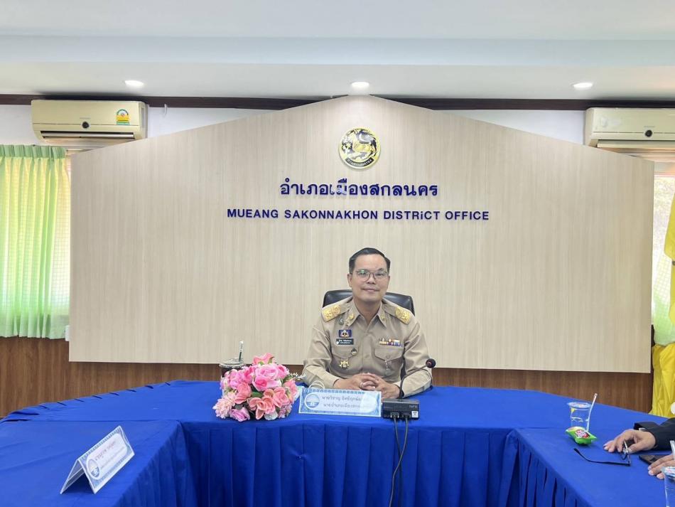 นายถนอม​ สมผล​ นายก​เทศมนตรี​ตำบล​งิ้วด่อน​ มอบหมายให้พันตรีระเวียง​ ฤทธิธรรม​ รองนายก​เทศมนตรี​ตำบลงิ้วด่อน​ เข้าร่วมประชุมคณะทำงานประสานงานการขับเคลื่อนและขยายผลโครงการอันเนื่องมาจากพระราชดำริและหลักปรัชญาของเศรษกิจพอเพียงระดับอำเภอ​