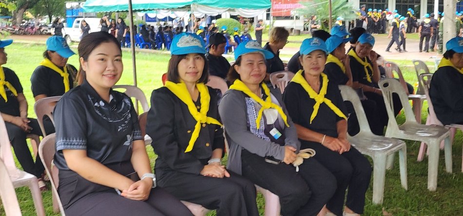 พนักงานเทศบาลและพนักงานจ้างเทศบาลตำบลงิ้วด่อน ร่วมกิจกรรมจิตอาสาพระราชทานเนื่องในโอกาสวันคล้ายวันพระราชสมภพสมเด็จพระนางเจ้าสิริกิติ์พระบรมราชินีนาถพระบรมราชชนนีพันปีหลวง และวันแม่แห่งชาติ 12 สิงหาคม 2559
